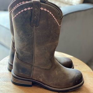 Ariat women’s unbridled roper boot